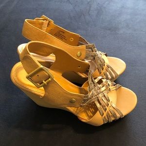 New With Tags Steve Madden Beige Wedges Size 8.5